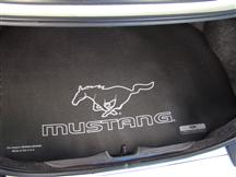 2005-13 Mustang Coupe Fender Gripper Trunk Mat w/ Silver Pony Logo